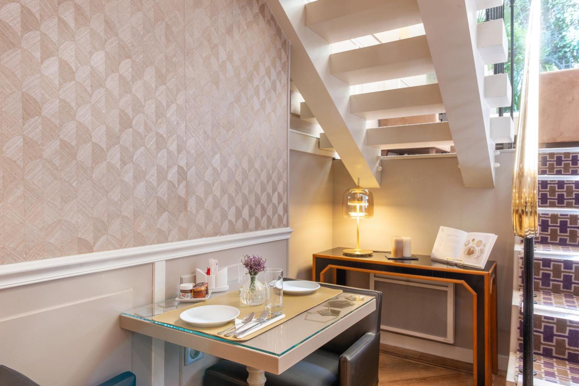 Hotel Galileo Champs Elysées 4*