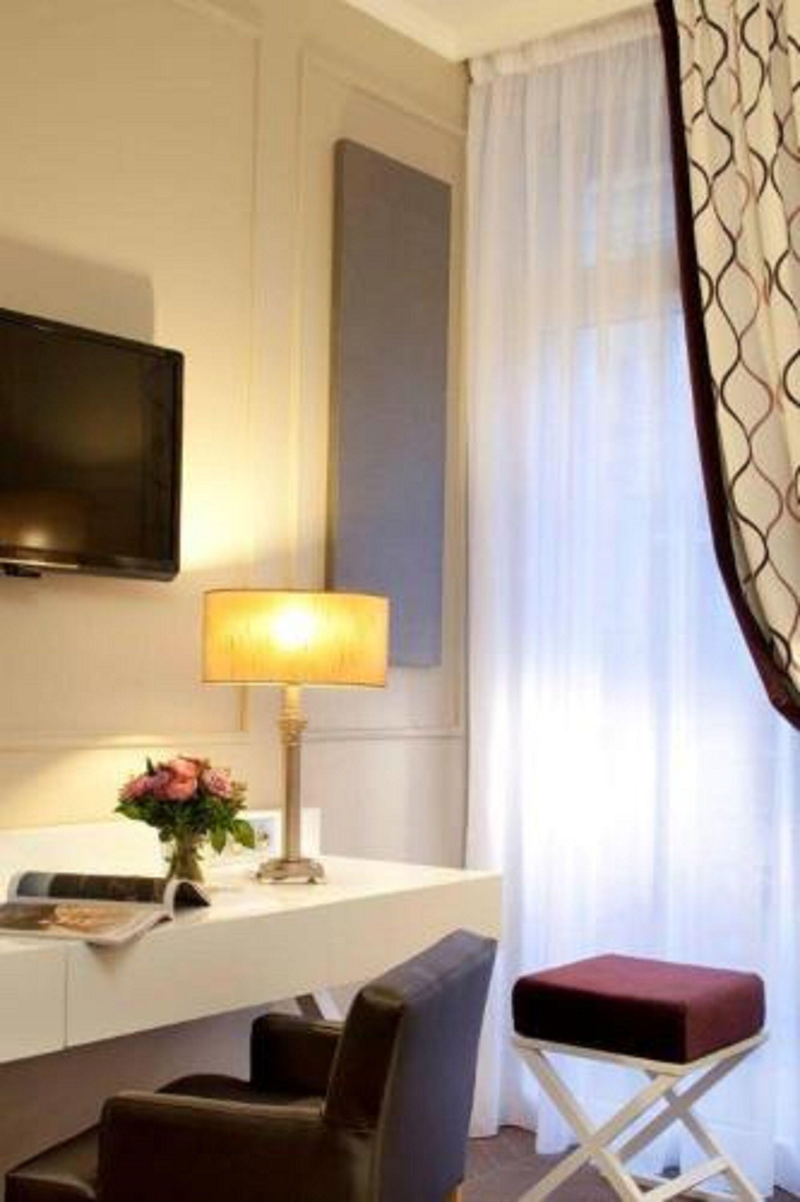 Hotel Galileo Champs Elysées 4*