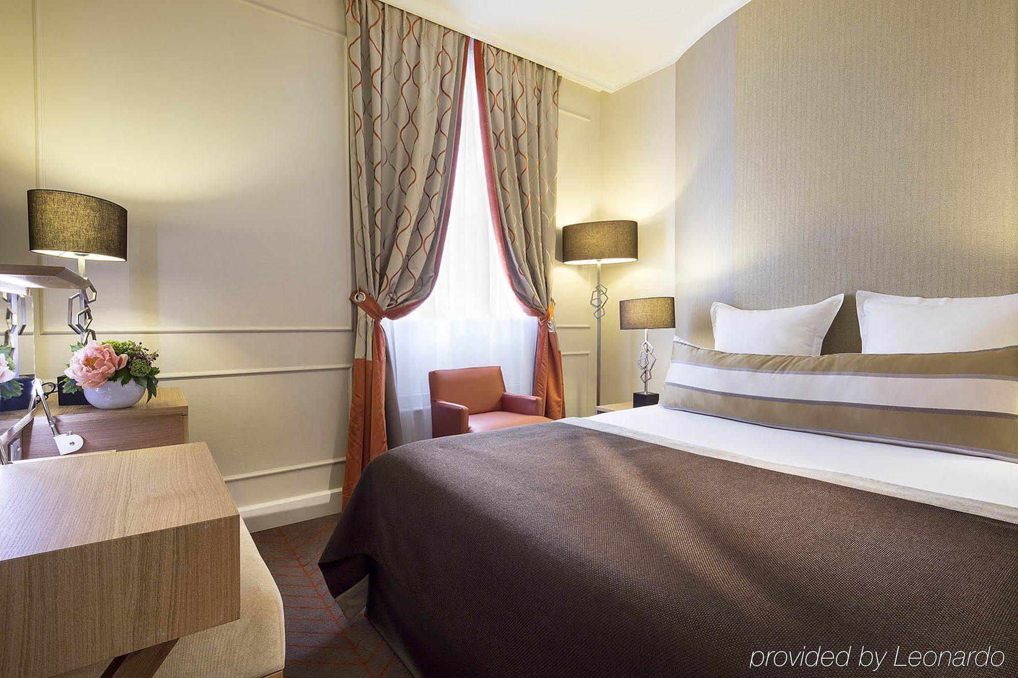 Hotel Galileo Champs Elysees